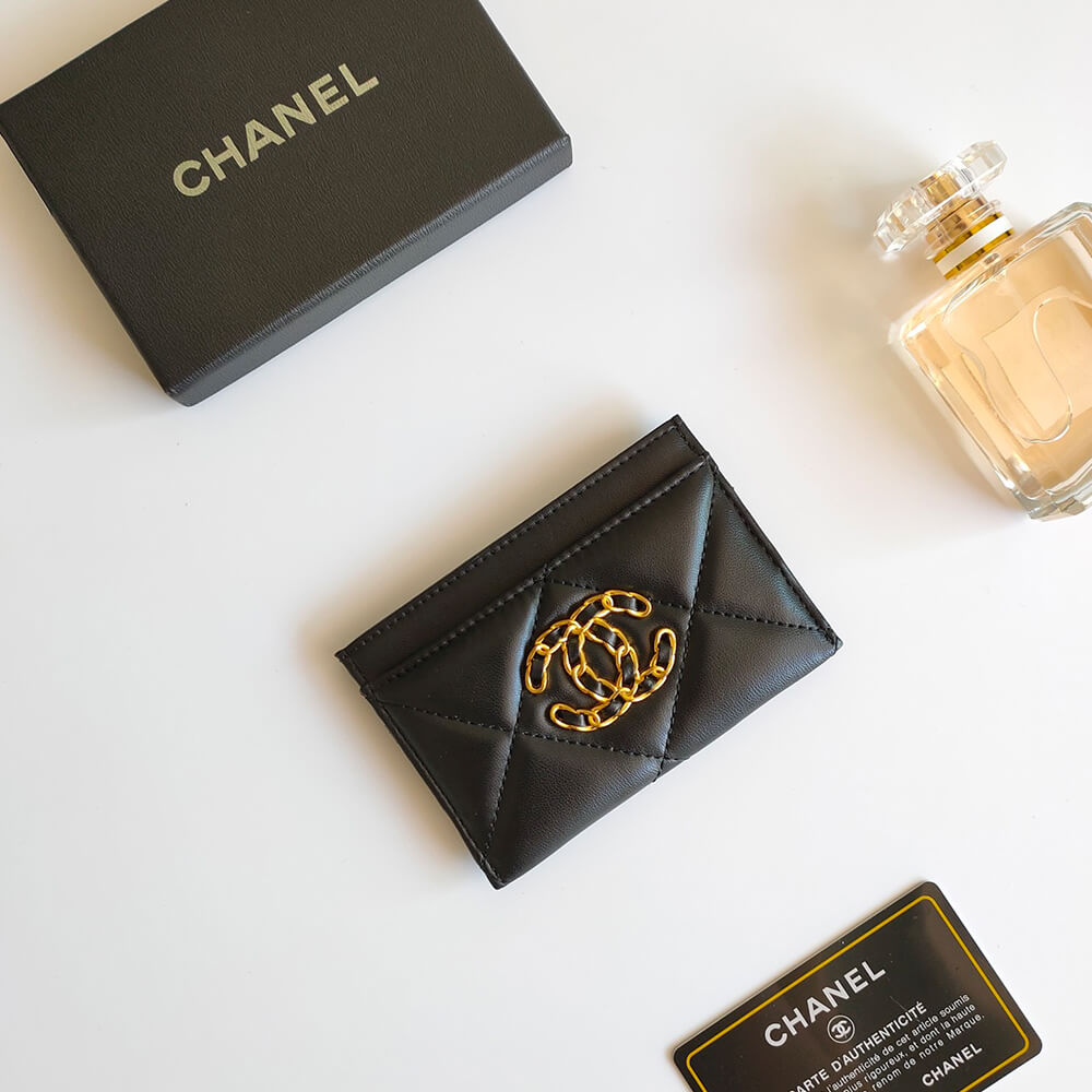 Ch*el 19 card holder