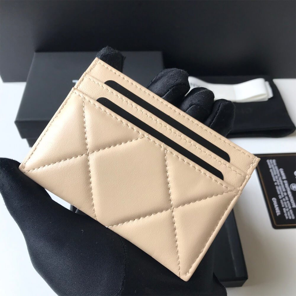 Ch*el 19 card holder