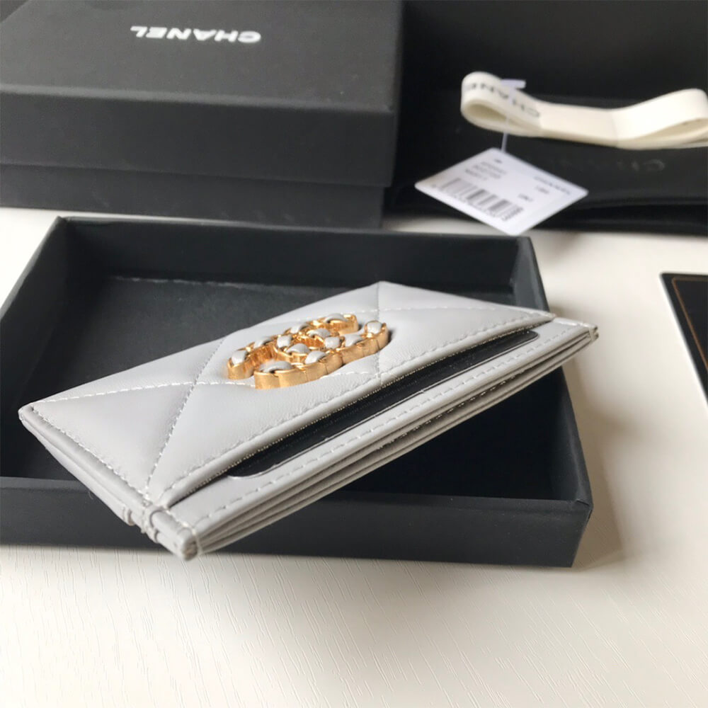Ch*el 19 card holder