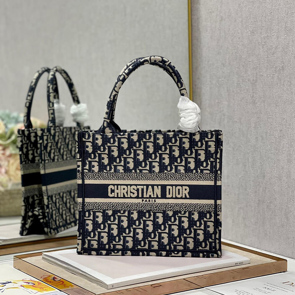 small D*or book tote