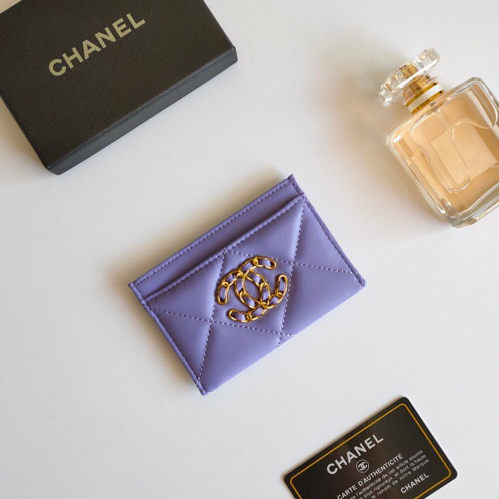 Ch*el 19 card holder