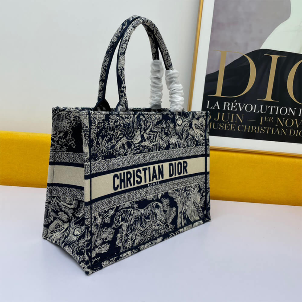 medium D*oramour D*or book tote