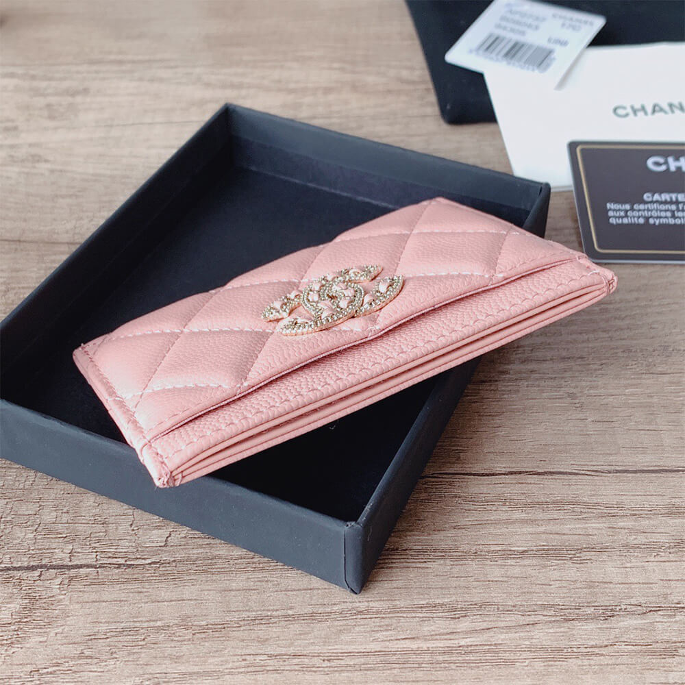 Ch*el 19 card holder