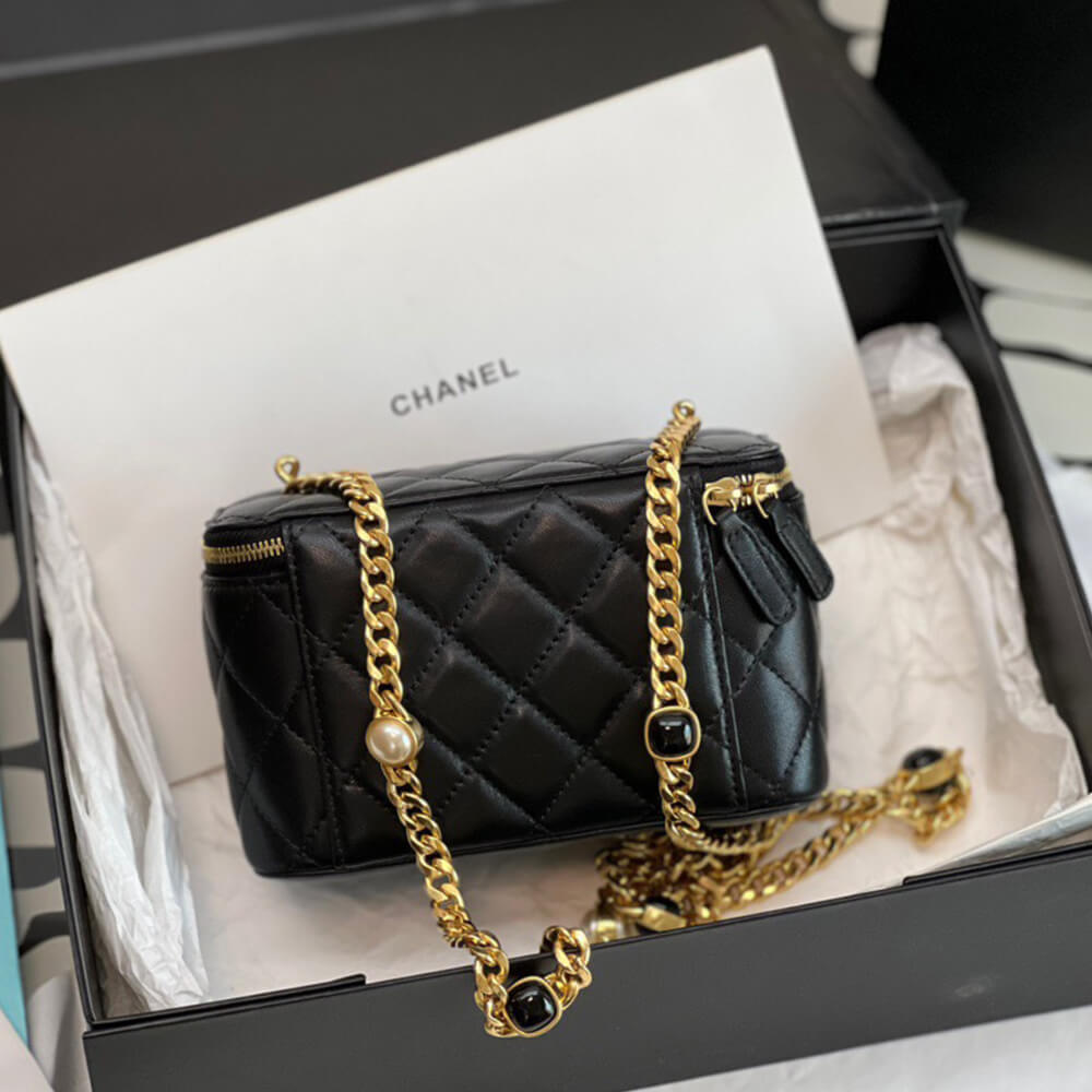 Ch*el vanity with chain