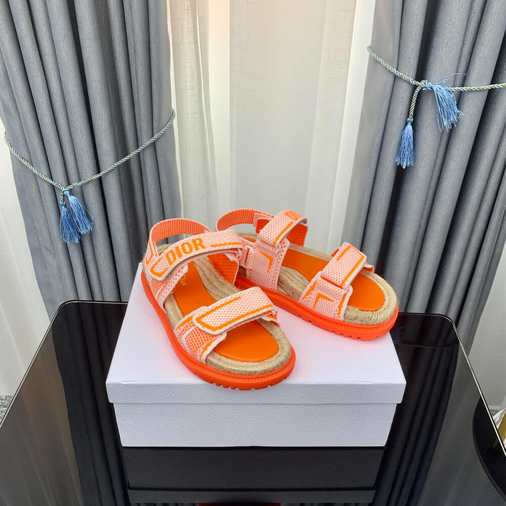 D*oract sandal