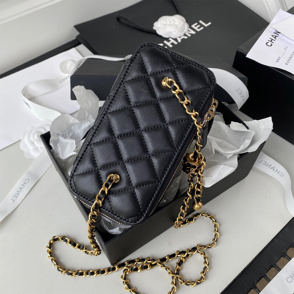 Ch*el vanity with chain