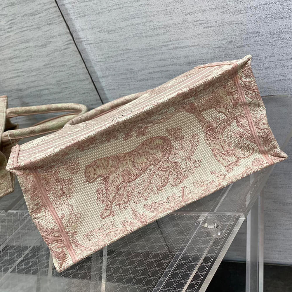 D*or medium D*or book tote