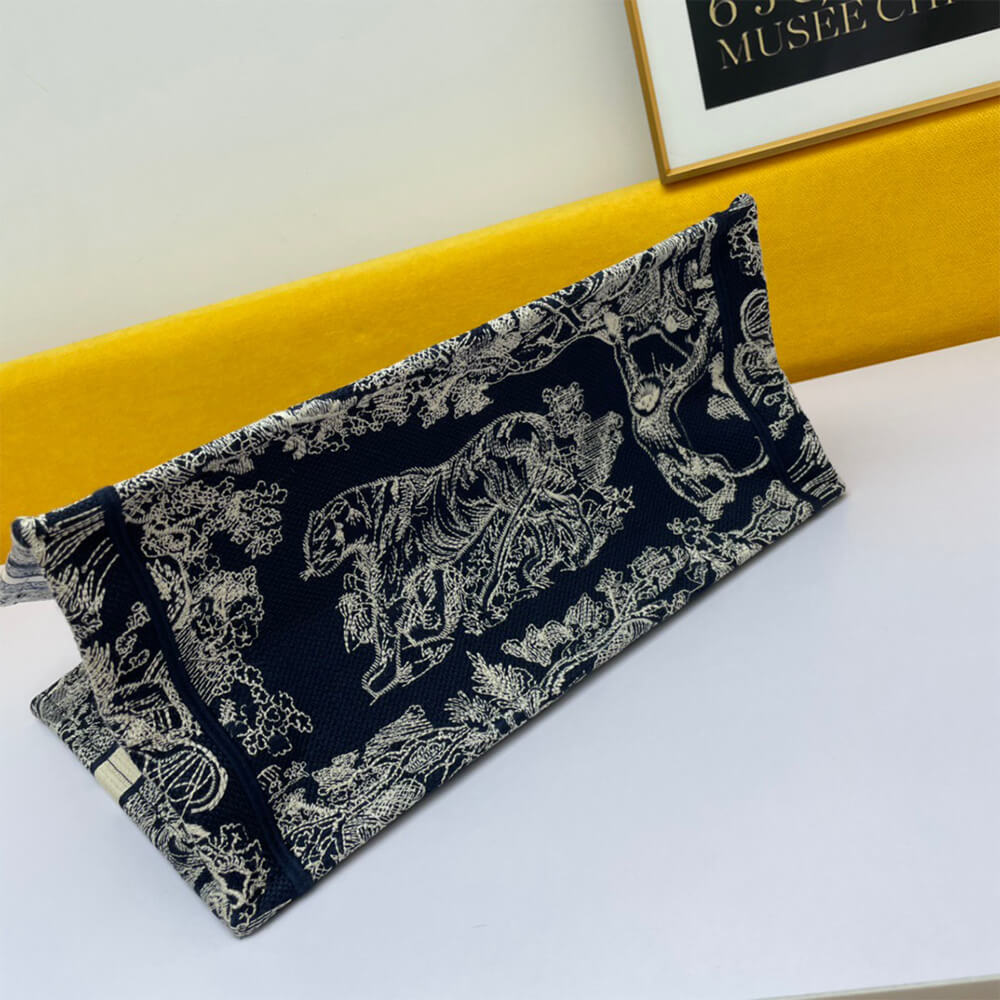 medium D*oramour D*or book tote
