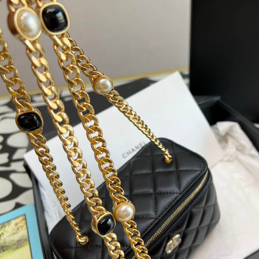 Ch*el vanity with chain