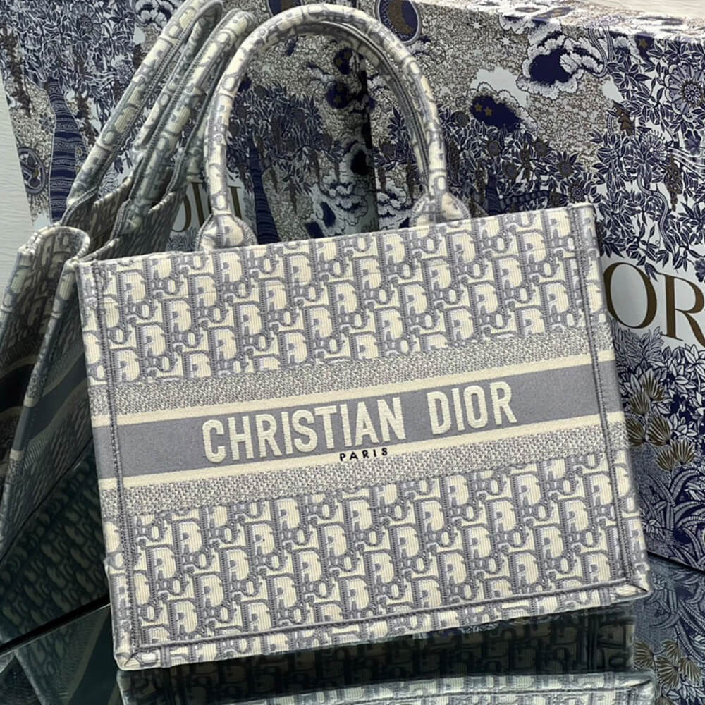 medium D*or book tote