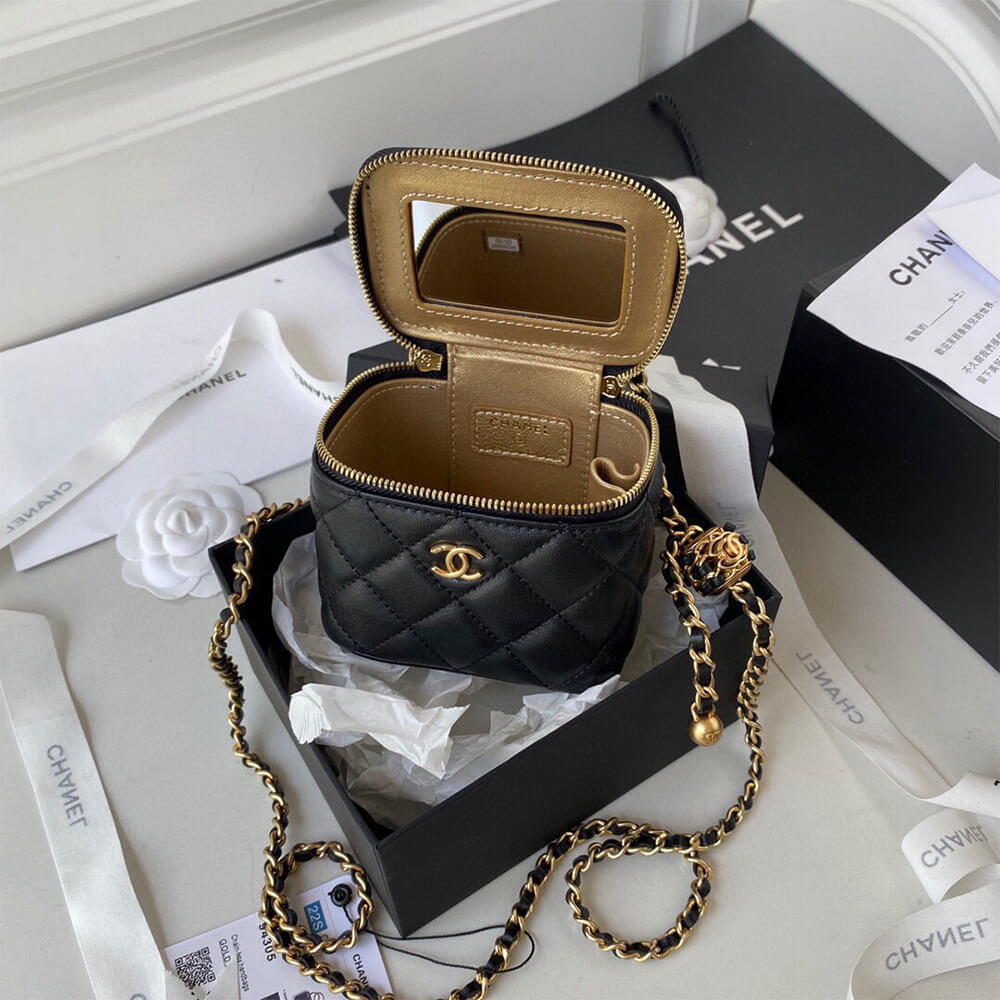 Ch*el small vanity with chain