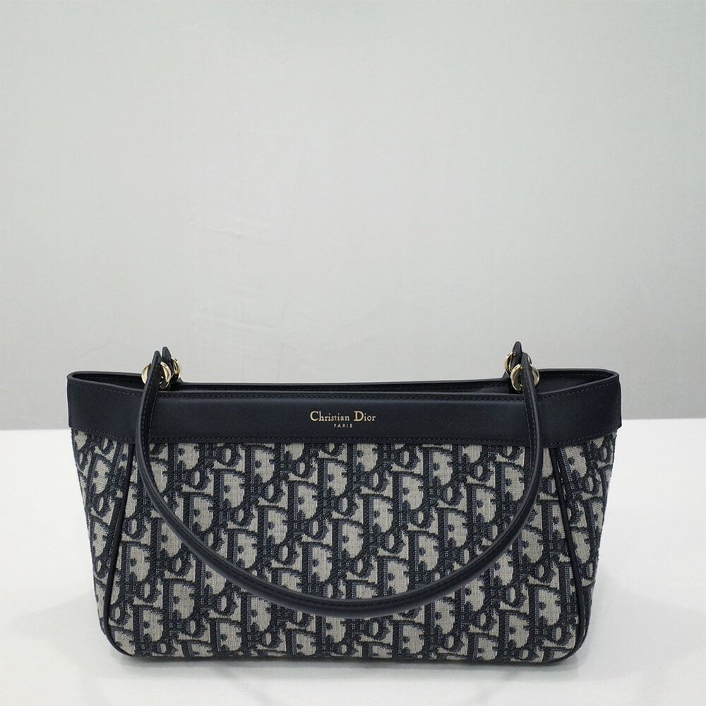 medium D*or key bag