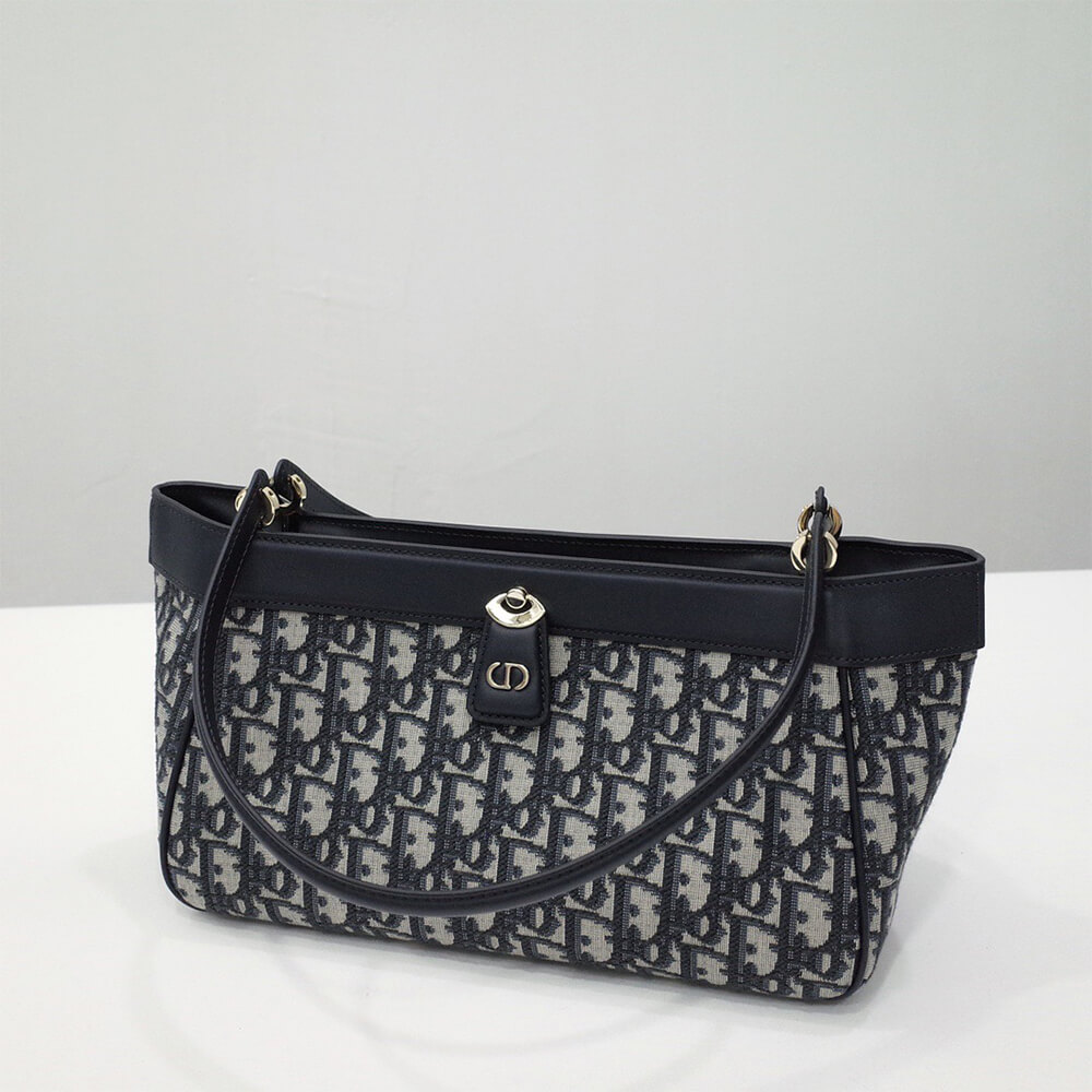 medium D*or key bag