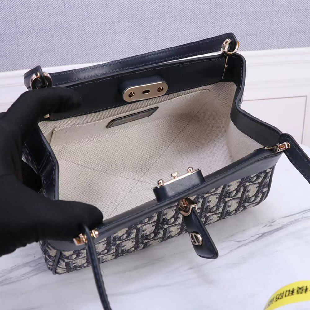 small D*or key bag