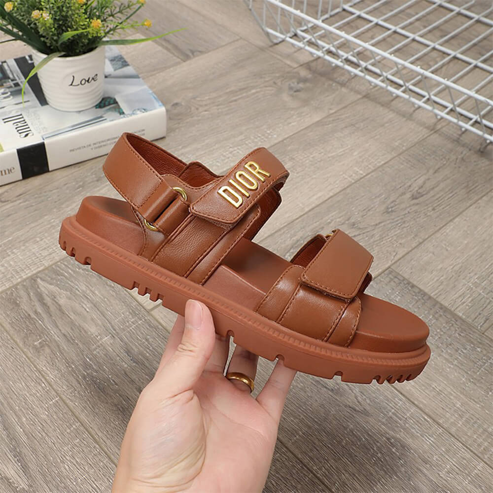 D*oract sandal
