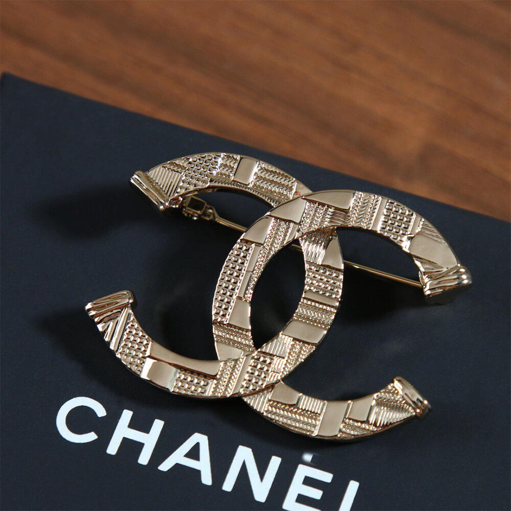 Ch*el brooch pin