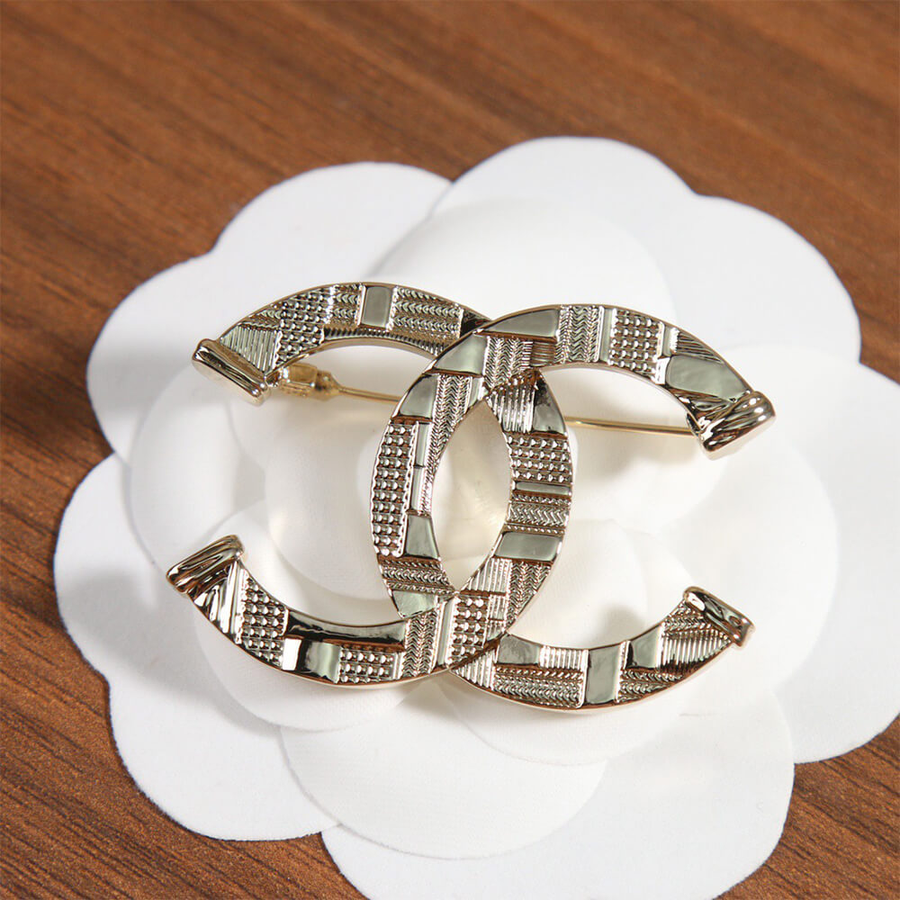 Ch*el brooch pin