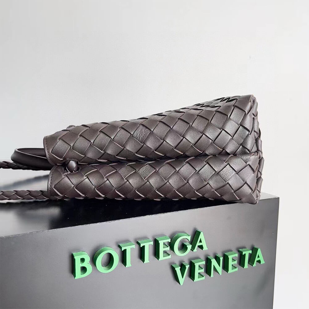 bo*te*ga Ve*ne*ta medium andiamo