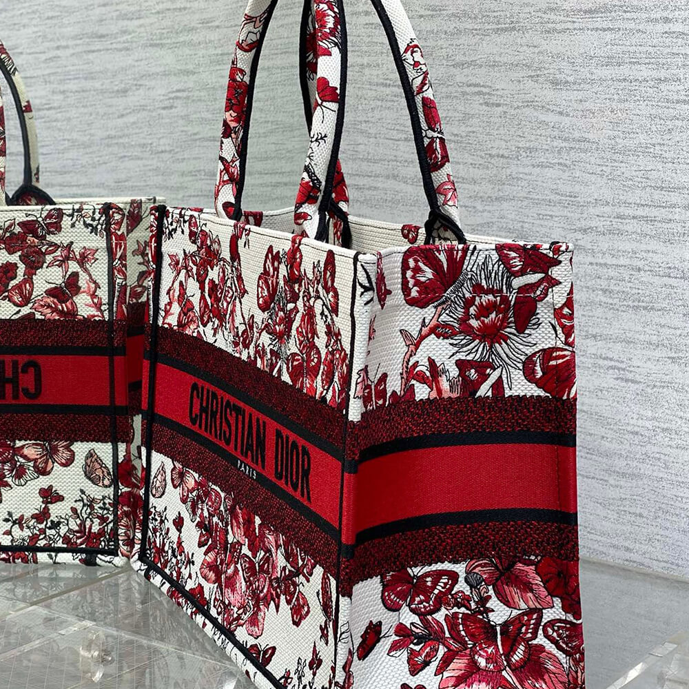 medium D*or book tote