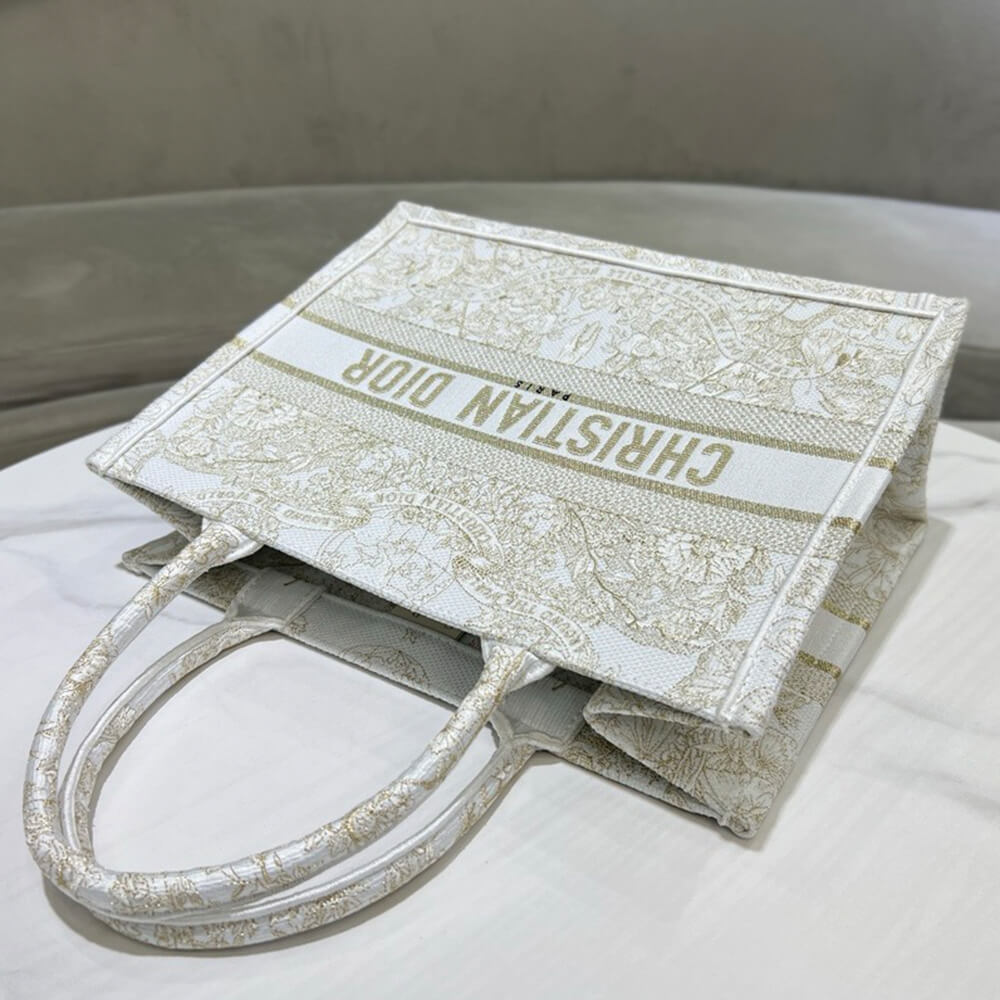 medium D*or book tote