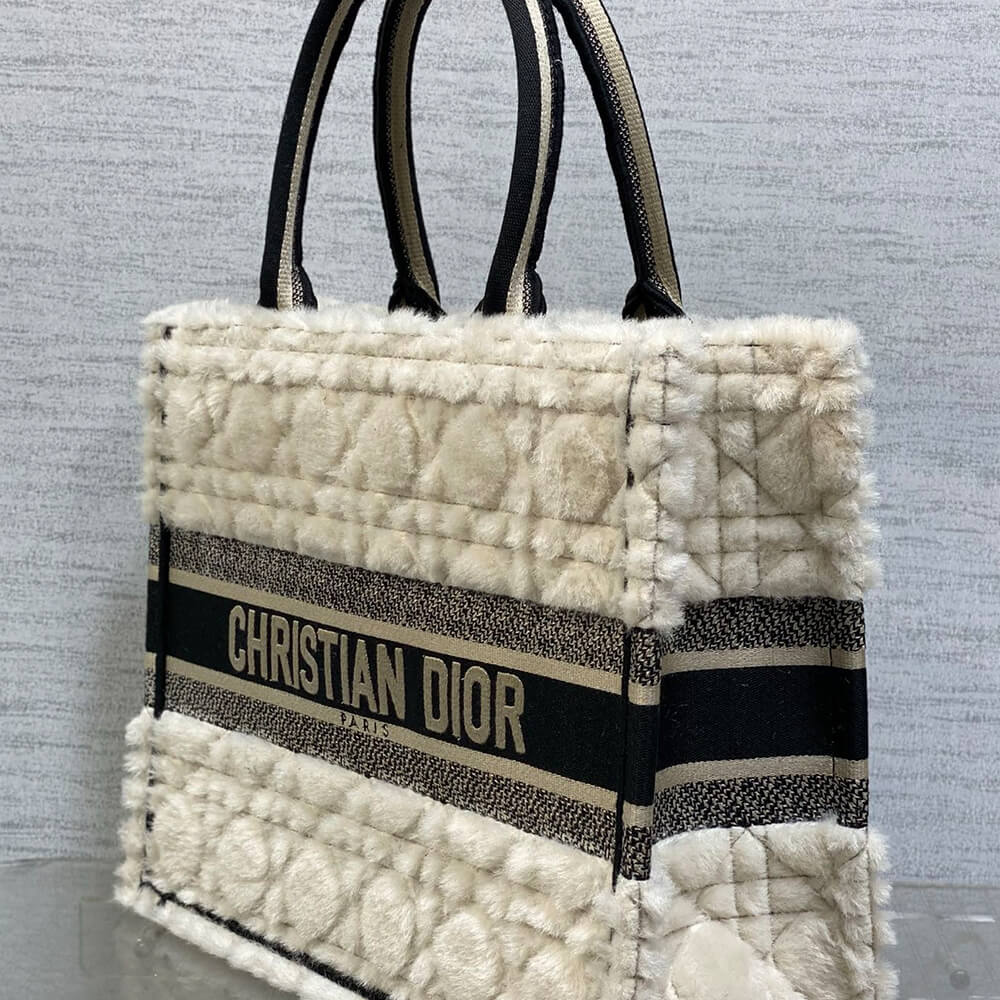 medium D*or book tote