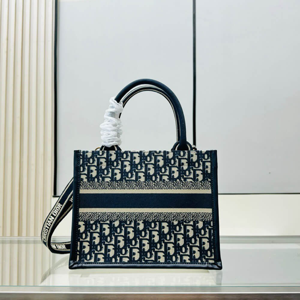 small D*or book tote