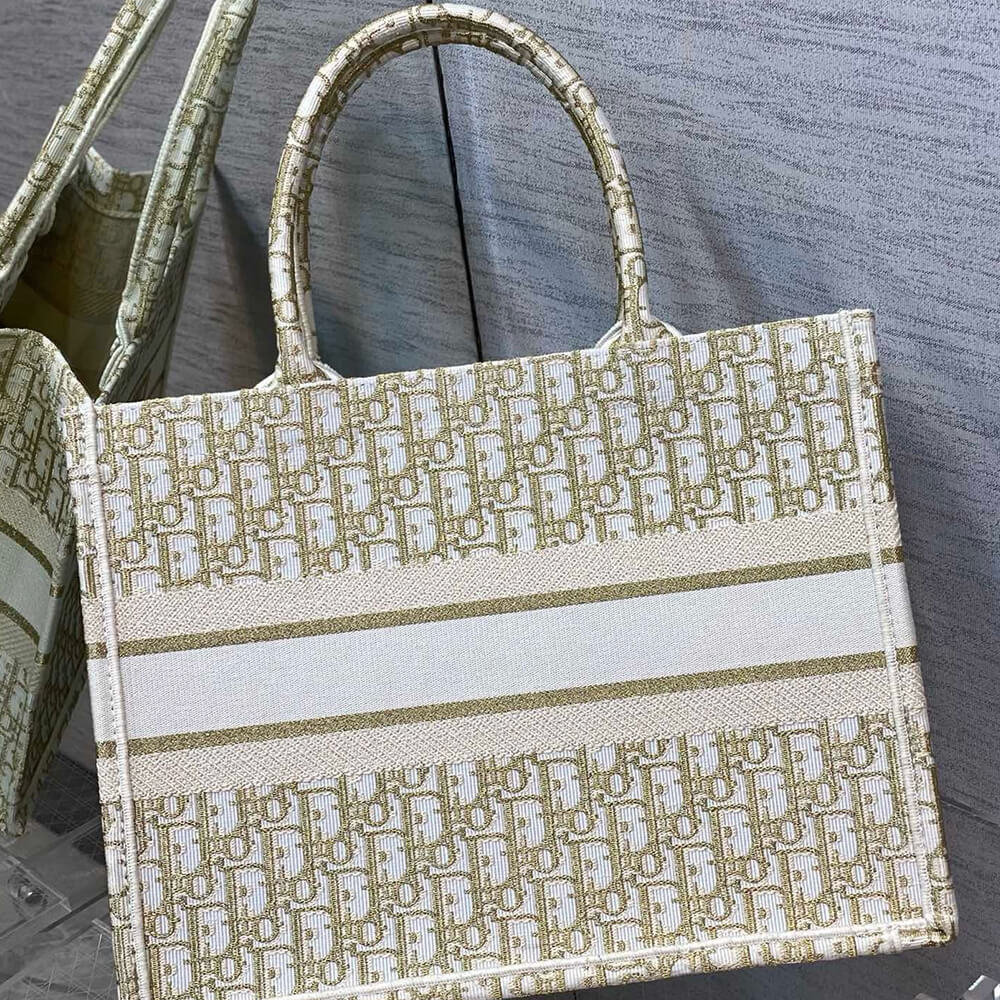 medium D*or book tote