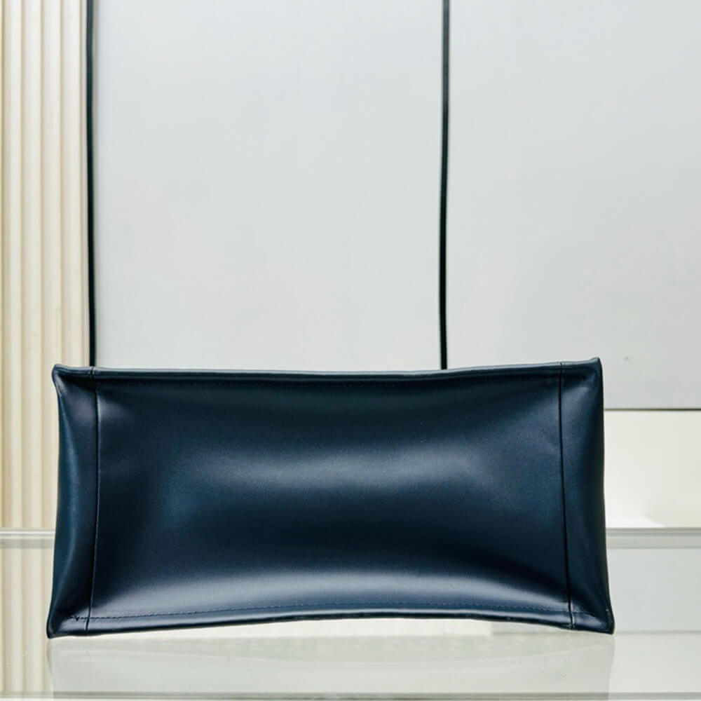 medium D*or book tote