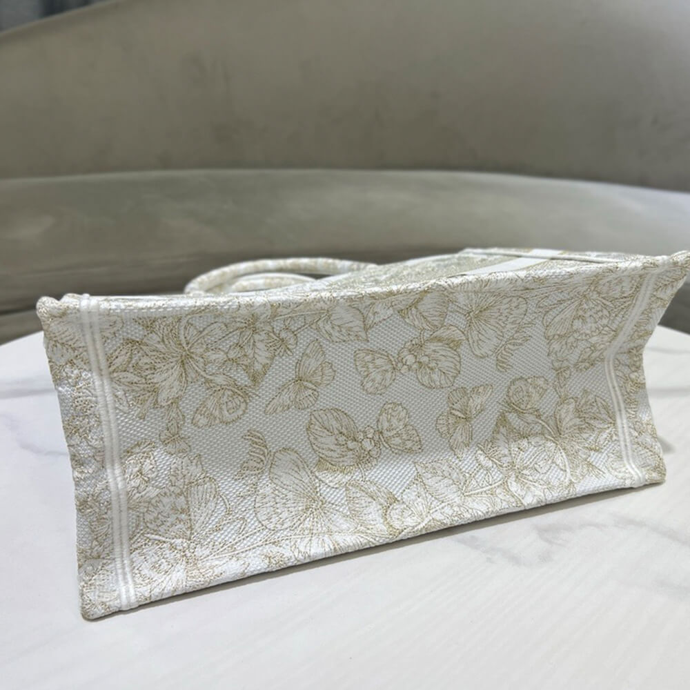 medium D*or book tote