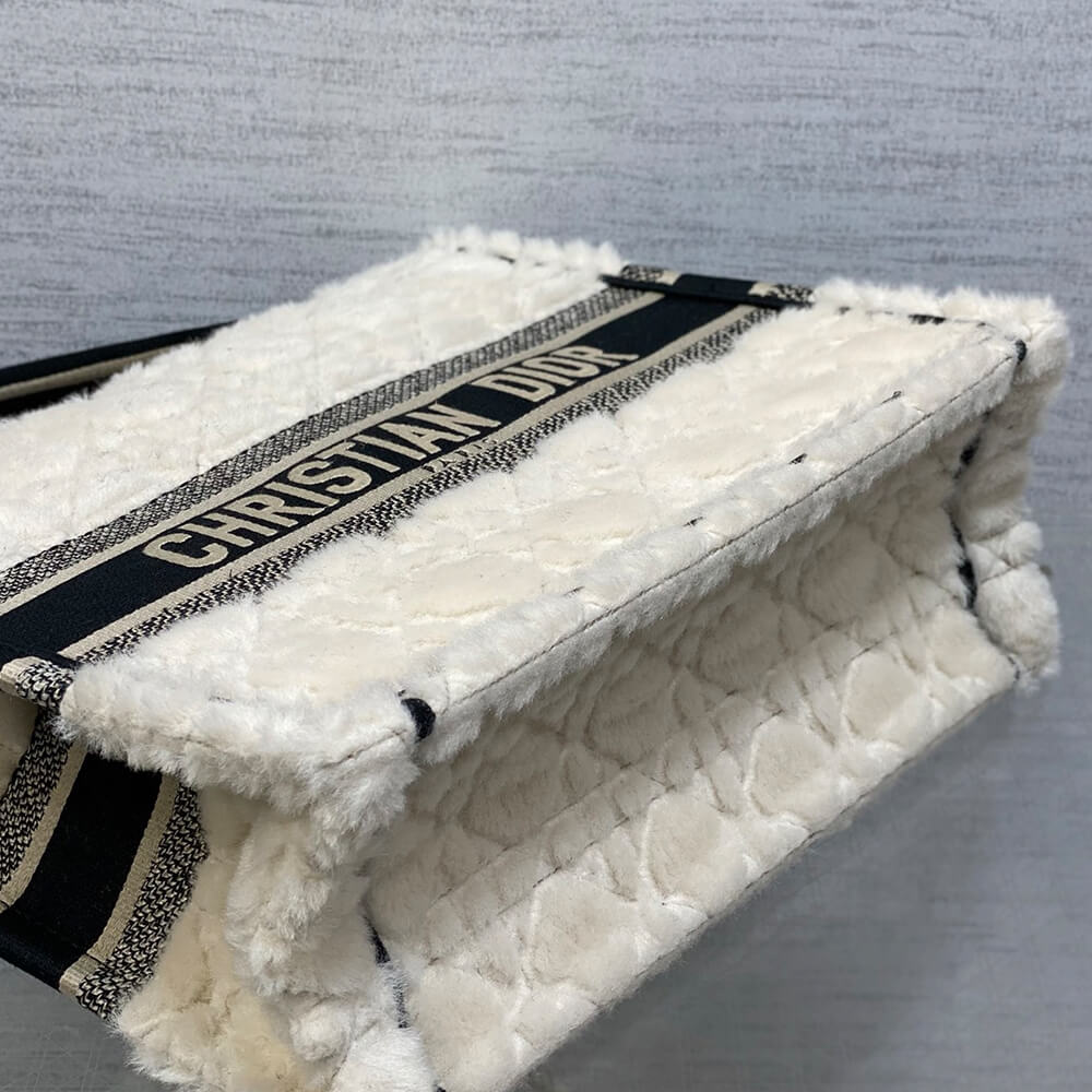 medium D*or book tote