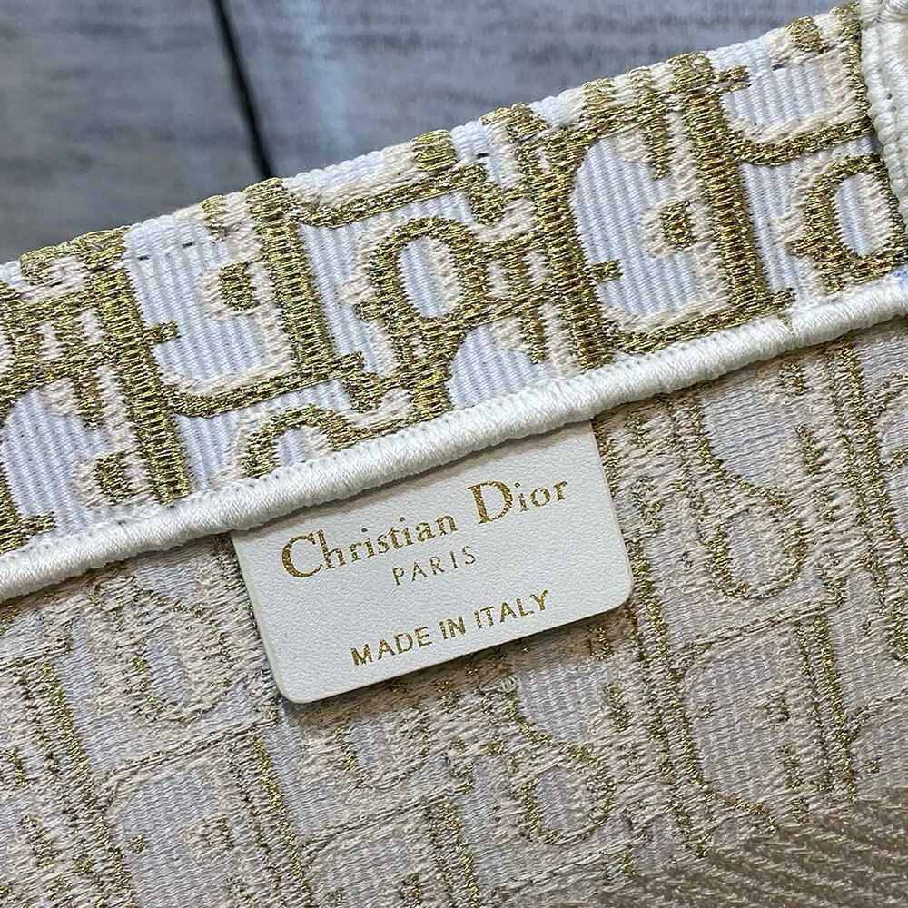 medium D*or book tote