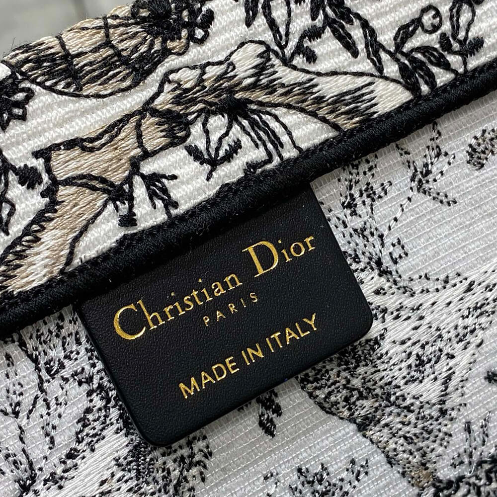 medium D*or book tote