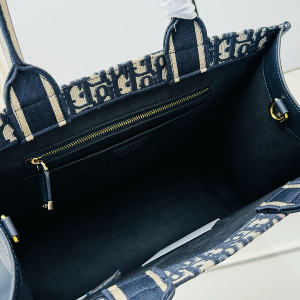 medium D*or book tote