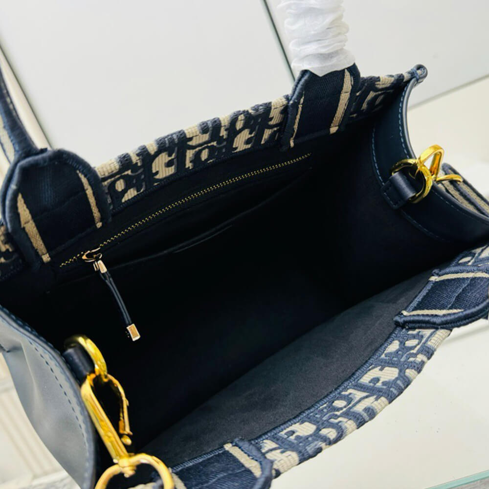 small D*or book tote