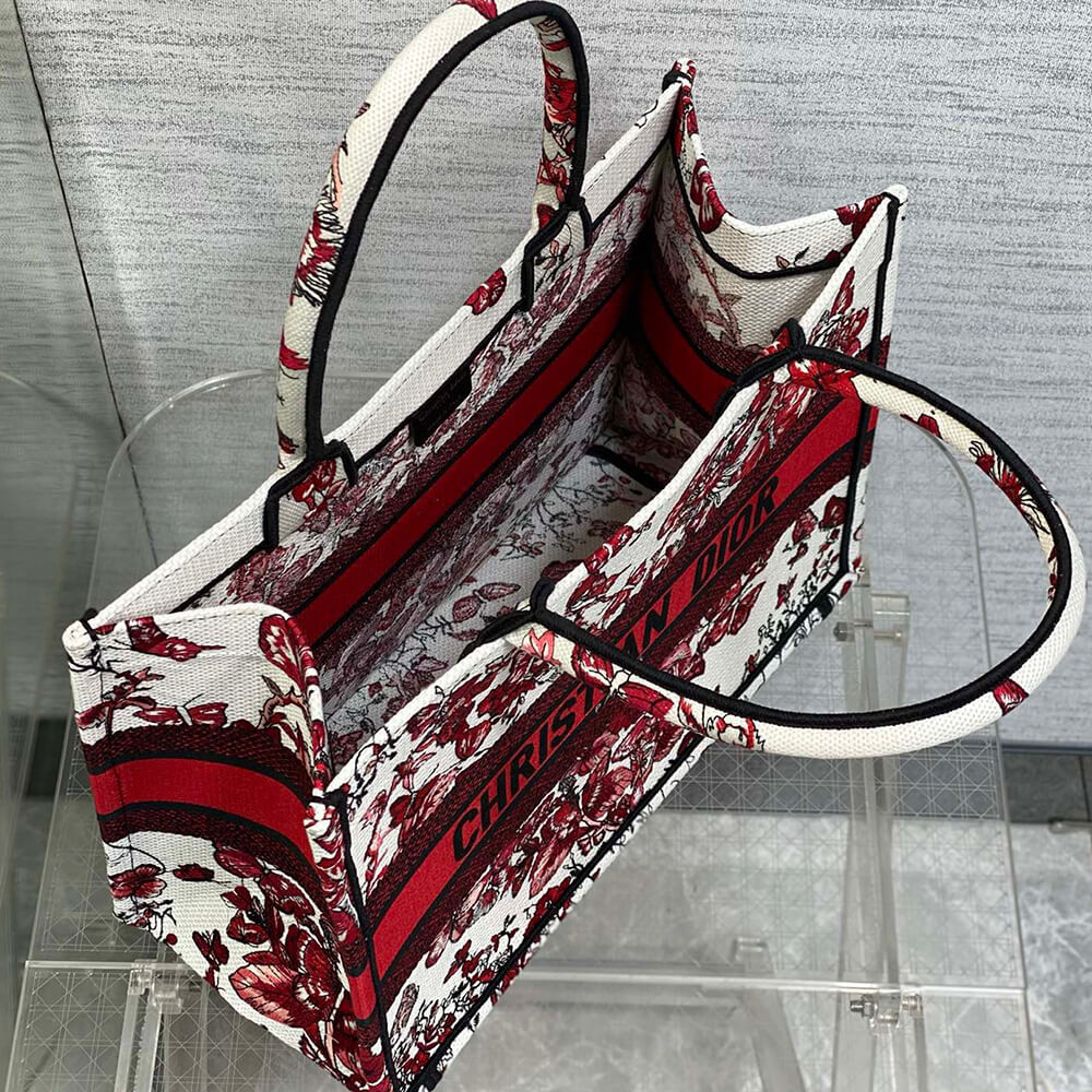 medium D*or book tote