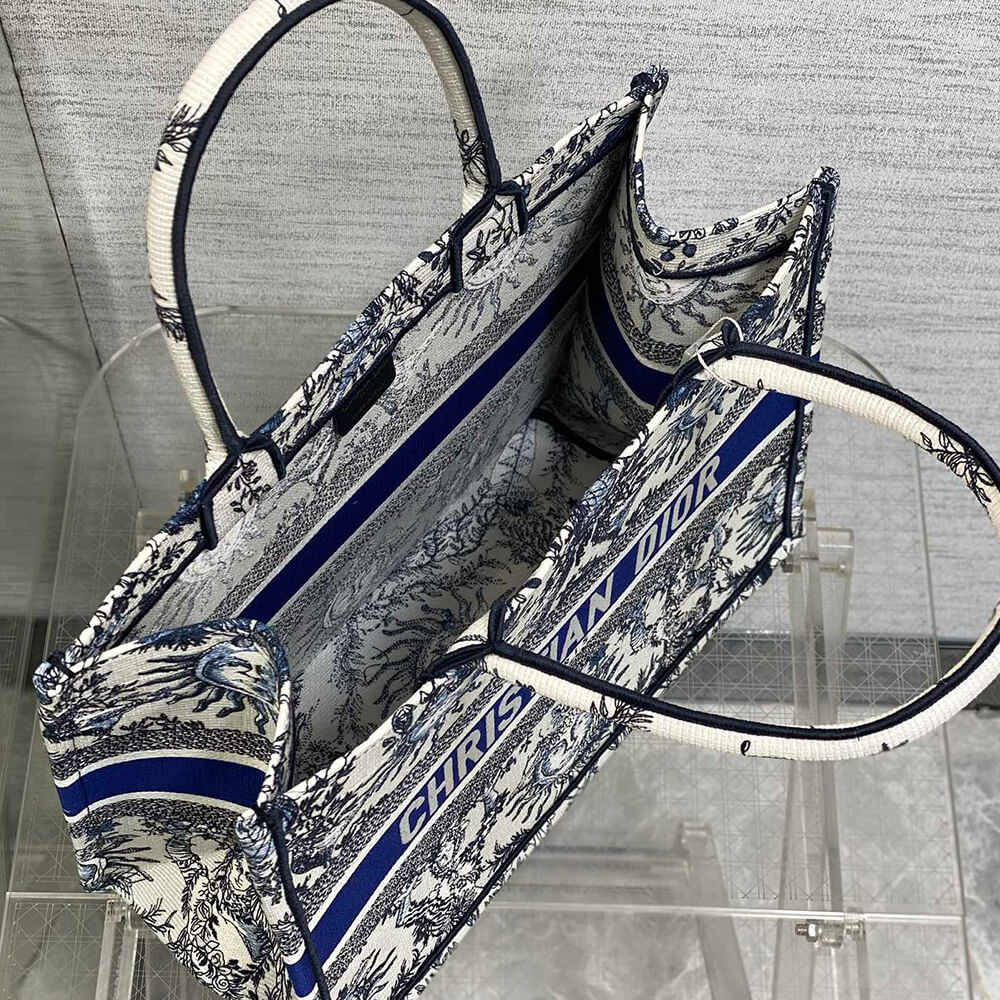 medium D*or book tote