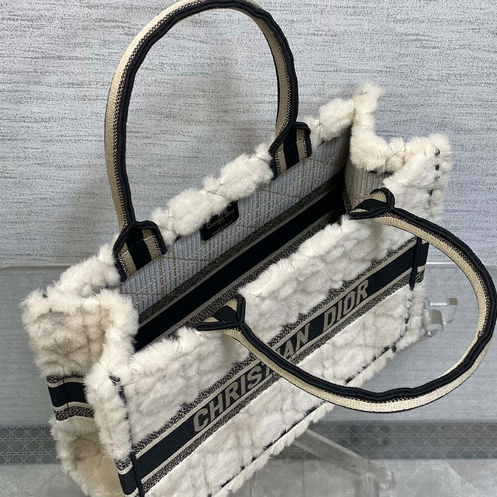 medium D*or book tote