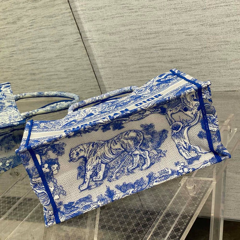 D*or medium D*or book tote