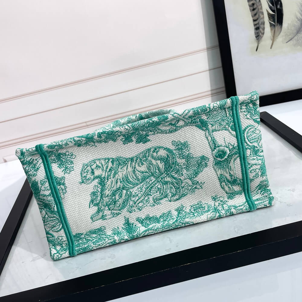 small D*oriviera D*or book tote