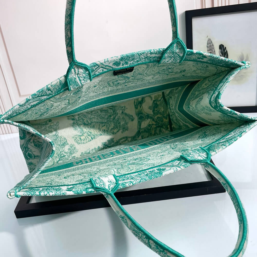 large D*oriviera D*or book tote