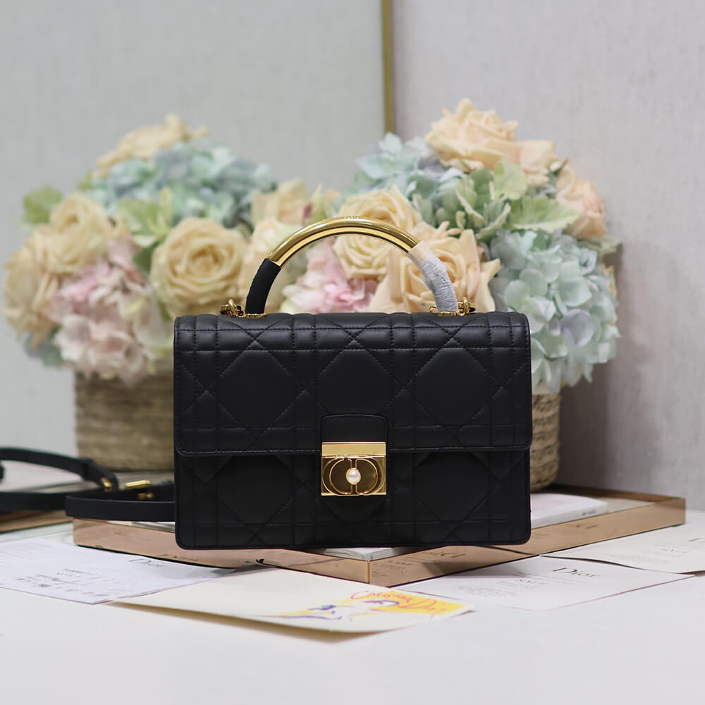 medium D*or ange bag