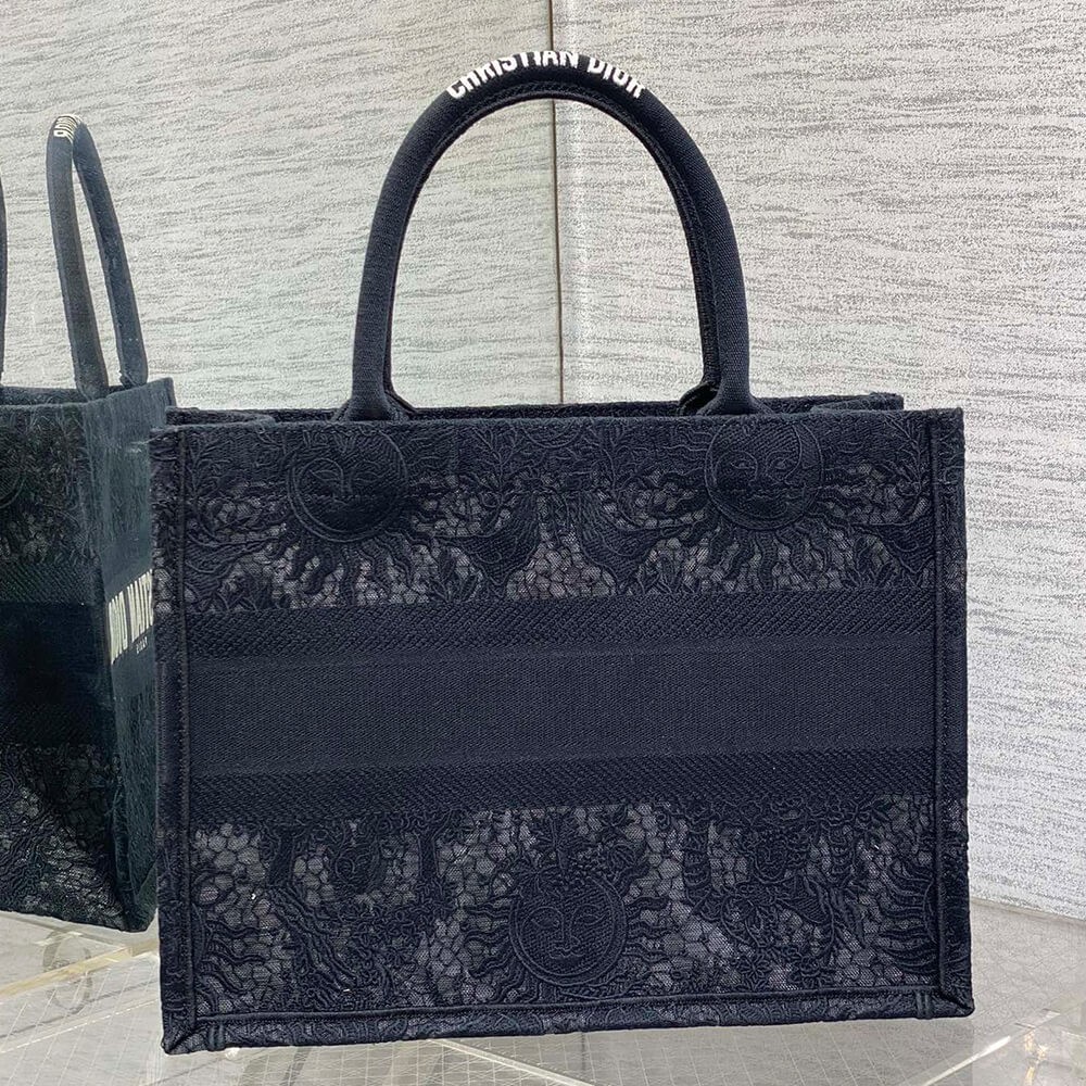 medium D*or book tote