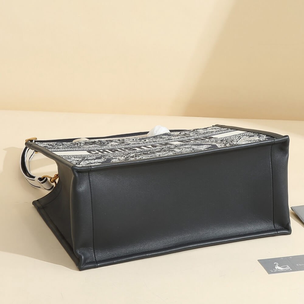 medium D*or book tote