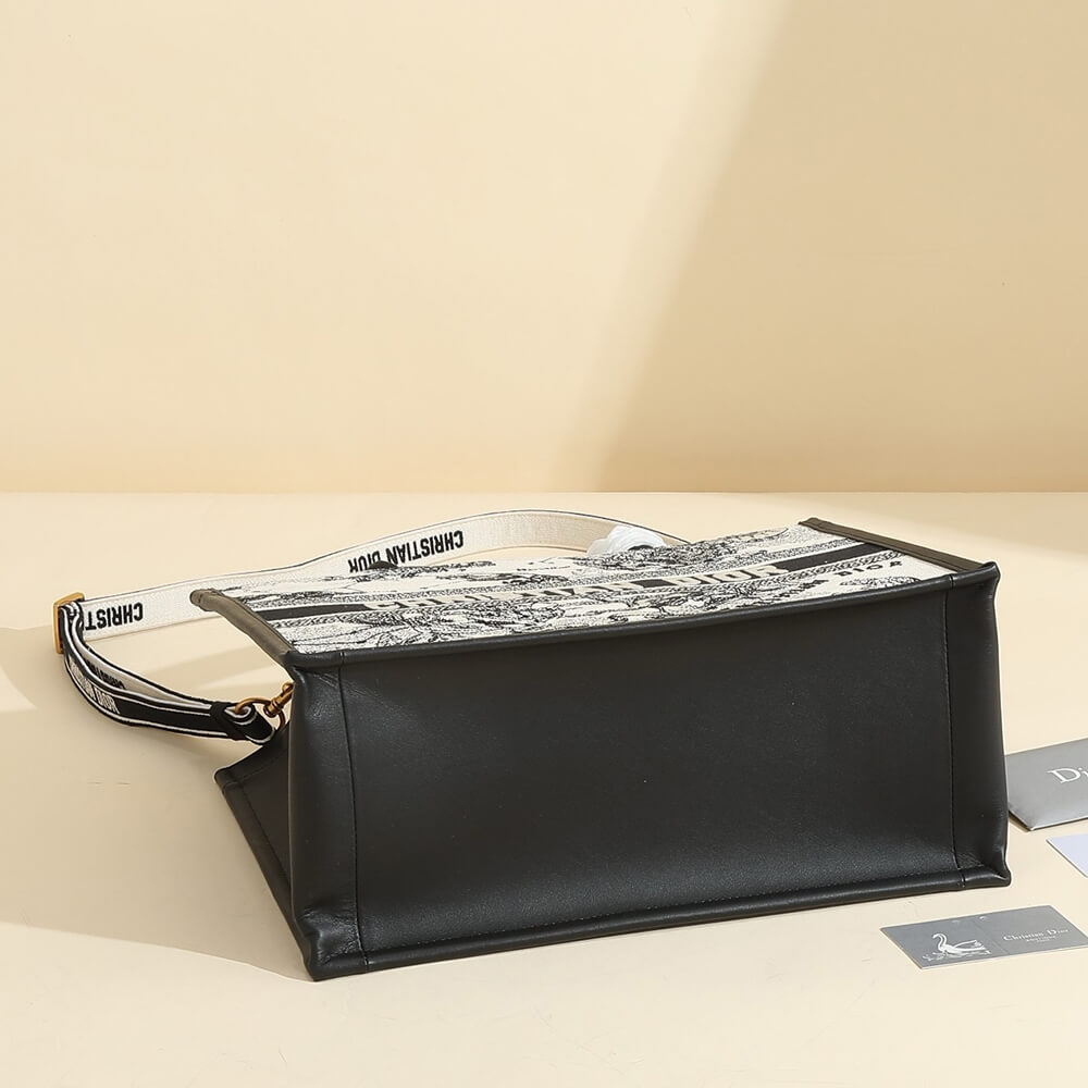 medium D*or book tote