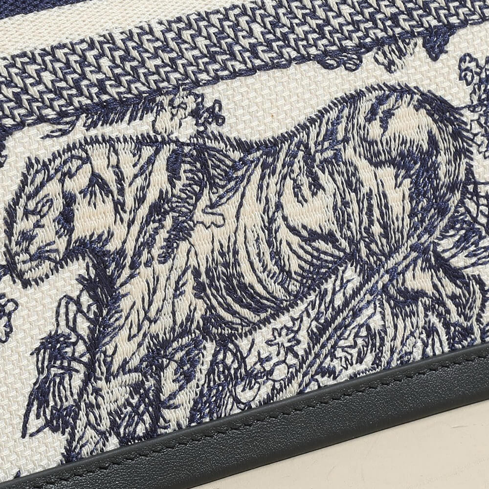 small D*or book tote