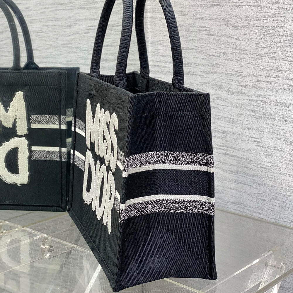medium D*or book tote