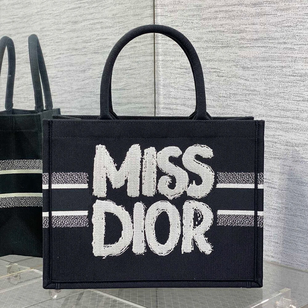 medium D*or book tote