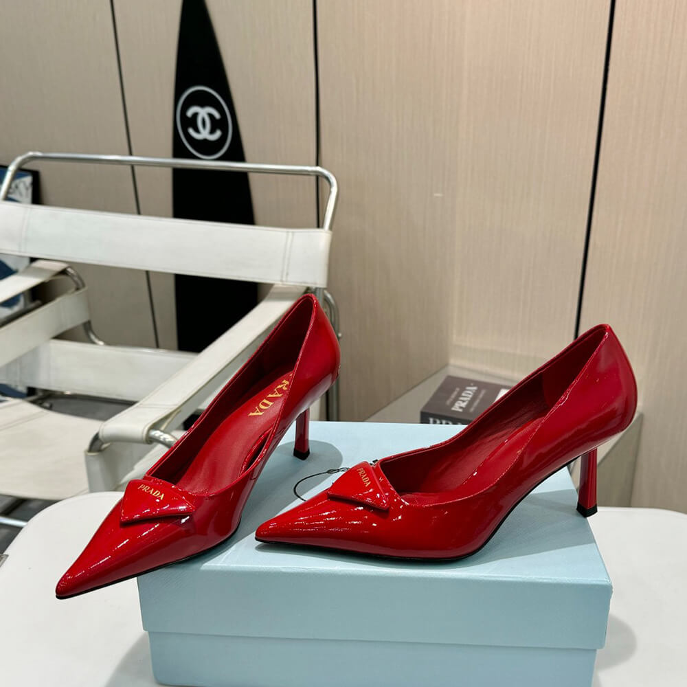 Pra*a pump heel