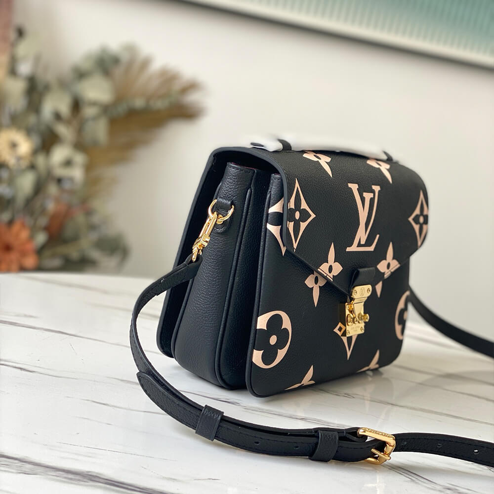 LV Pochette Metis