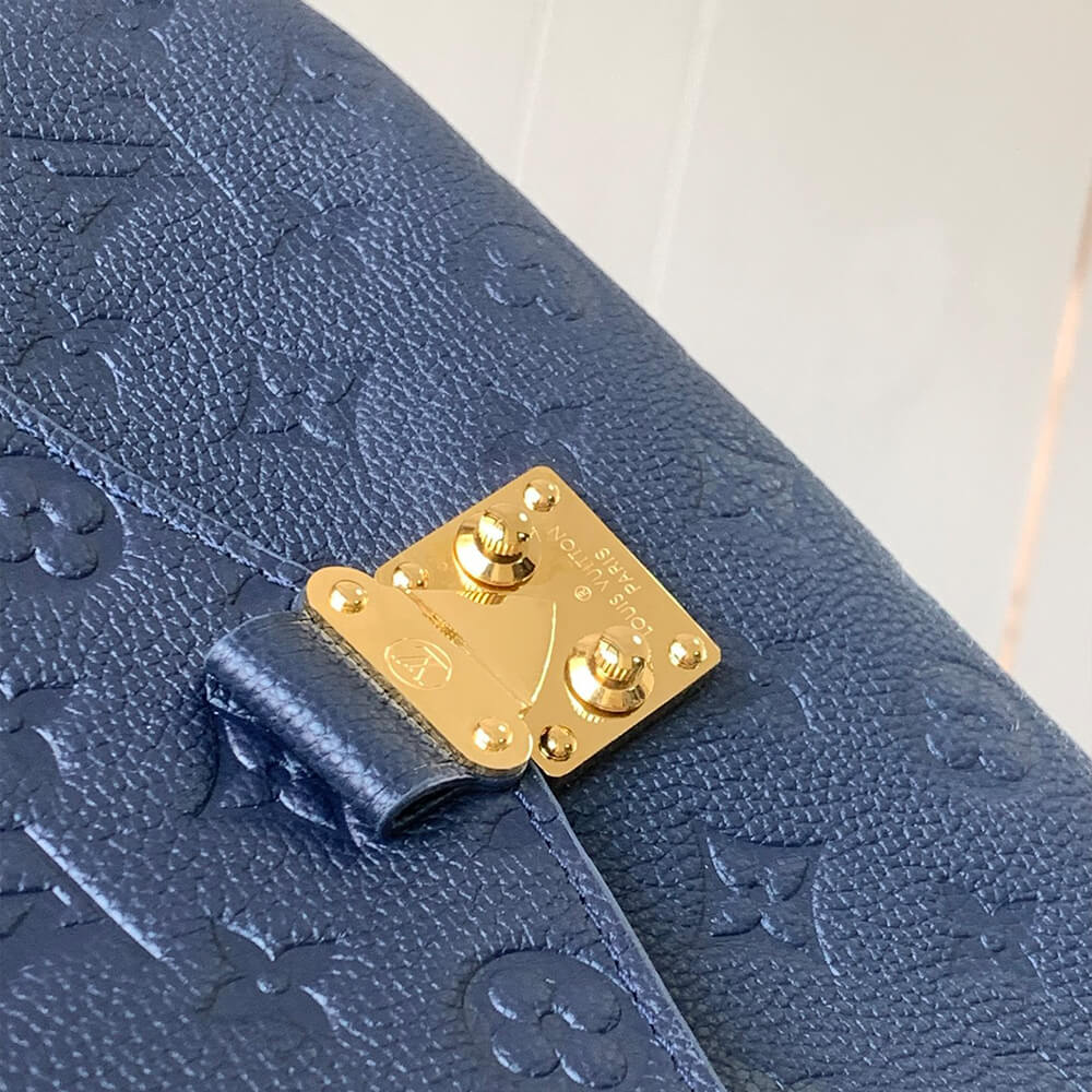 LV Pochette Metis